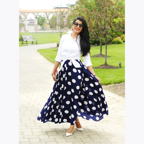 White flowy skirt 6 pack Clearance